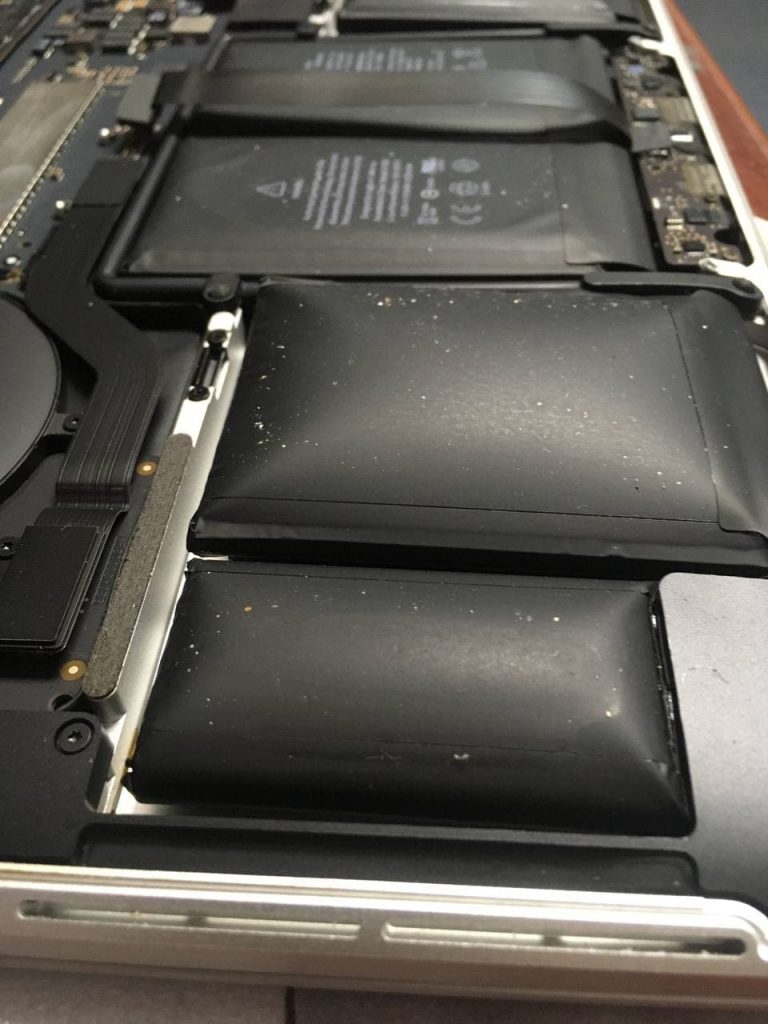 Macbook pro 2015 swollen battery replacement